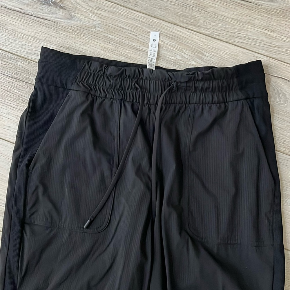 Lululemon black joggers size 10 mint condition